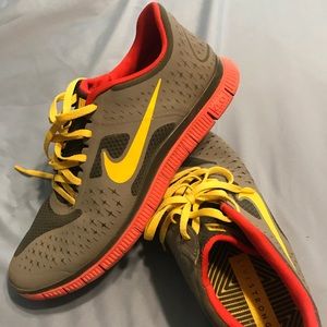 Men’s Nike running shoe. Size 10